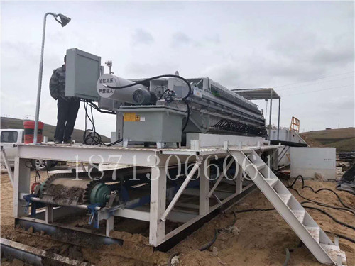 你知道板框壓濾機(jī)是怎樣脫水的嗎？